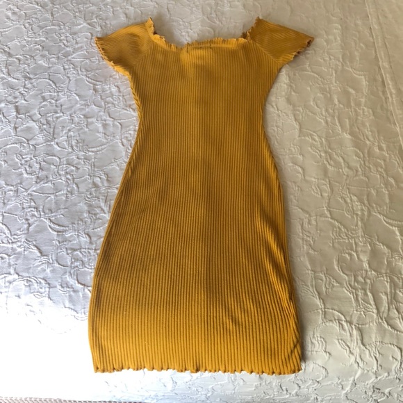 Dresss - Picture 2 of 2